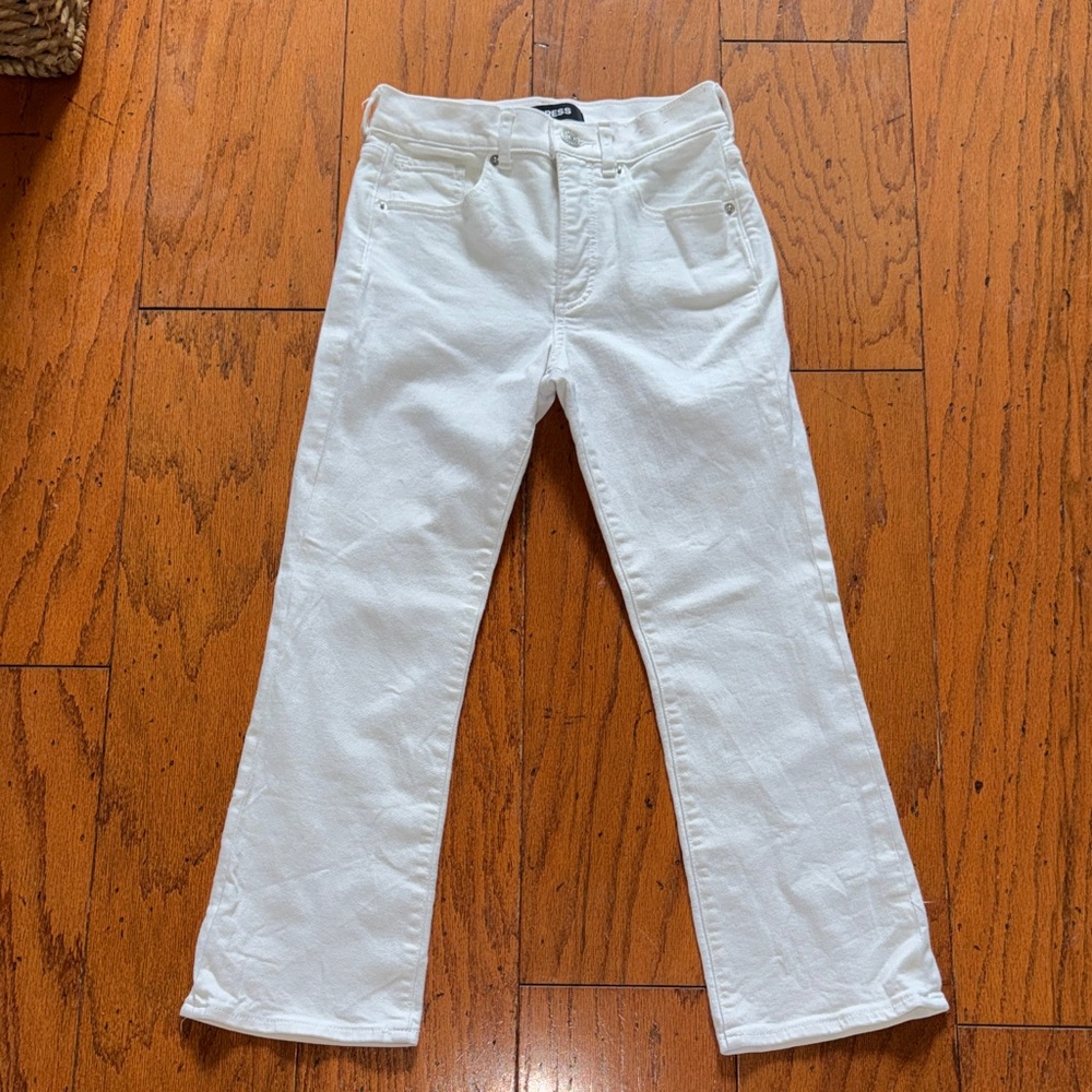 Perfection! Express, sz. 2, white, cropped flare high rise jeans